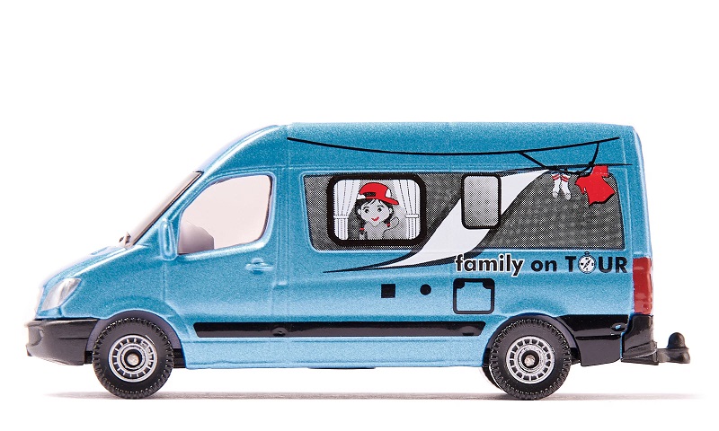 1559 Blue Campervan Family On Tour