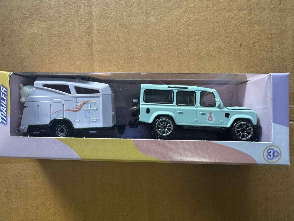 Drivez Landrover Defender With Horse Float